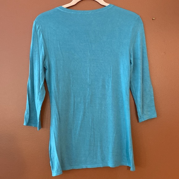 Tahari ladies three-quarter length V-neck T in size small. - Picture 2 of 6